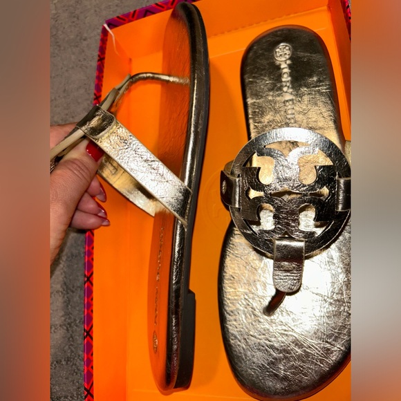 Tory Burch sandals size 8- color Spark Gold - Picture 3 of 9